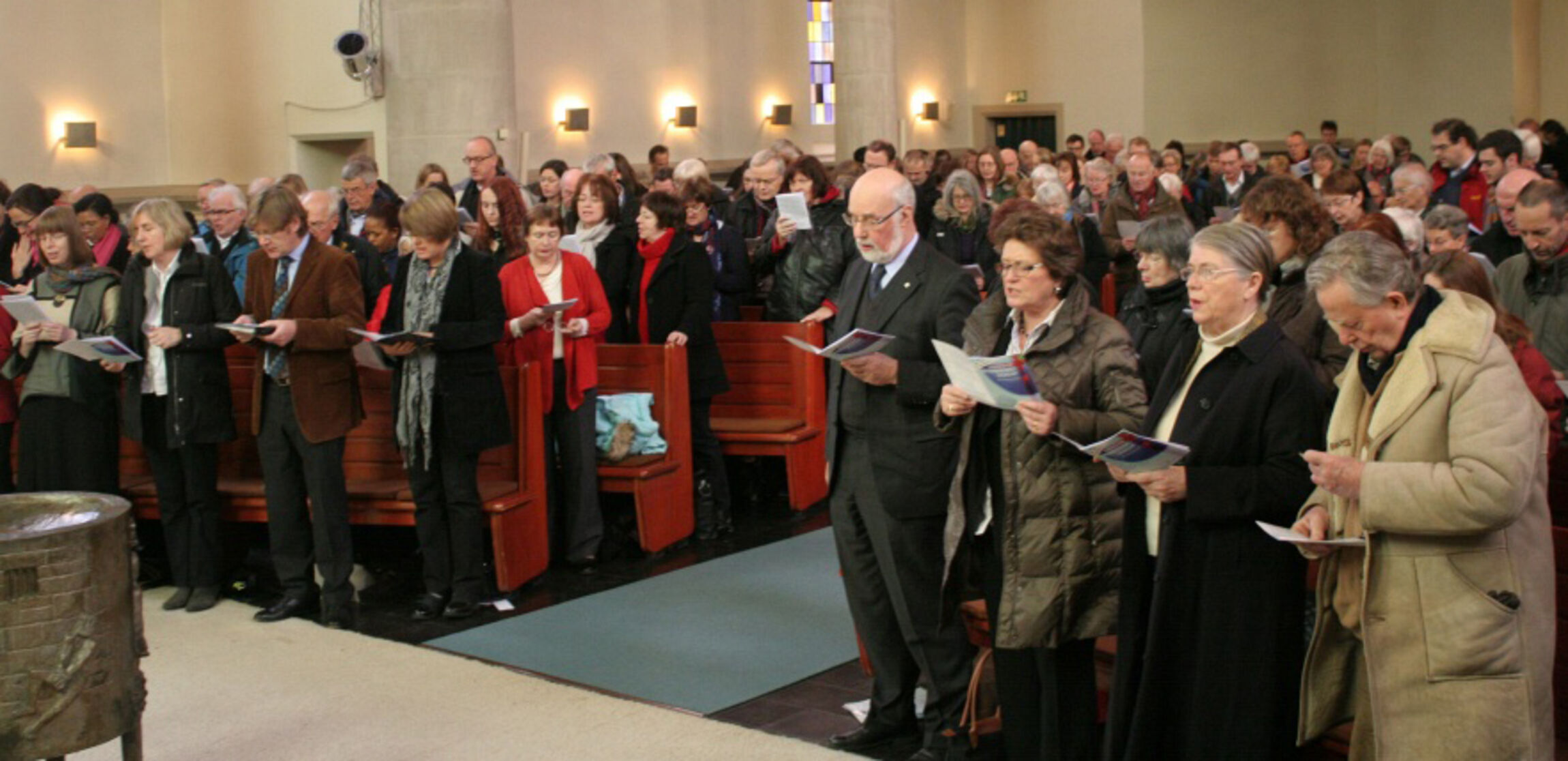 Picture of the full church at the Christmas service of Nine Lessons and Carols